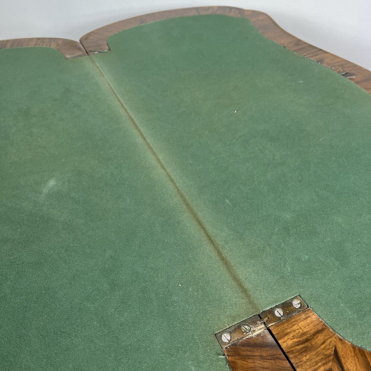 Antico Tavolo da gioco Inglese 800 pieghevole intarsiato in radica di noce