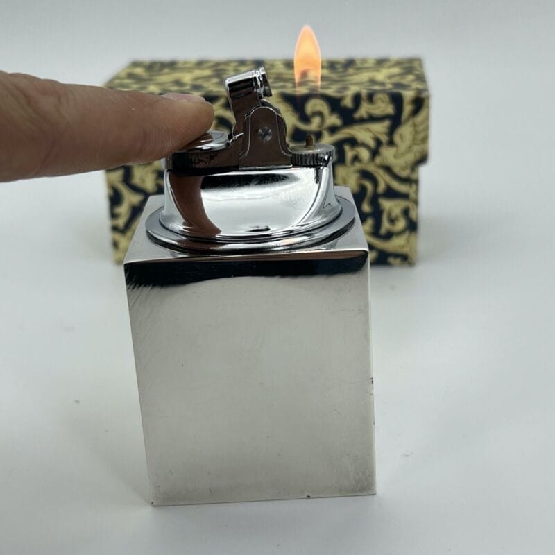 Accendino da tavolo vintage in argento lucido placcato a gas anni 90 elegante Categoria Oggetti per fumatori