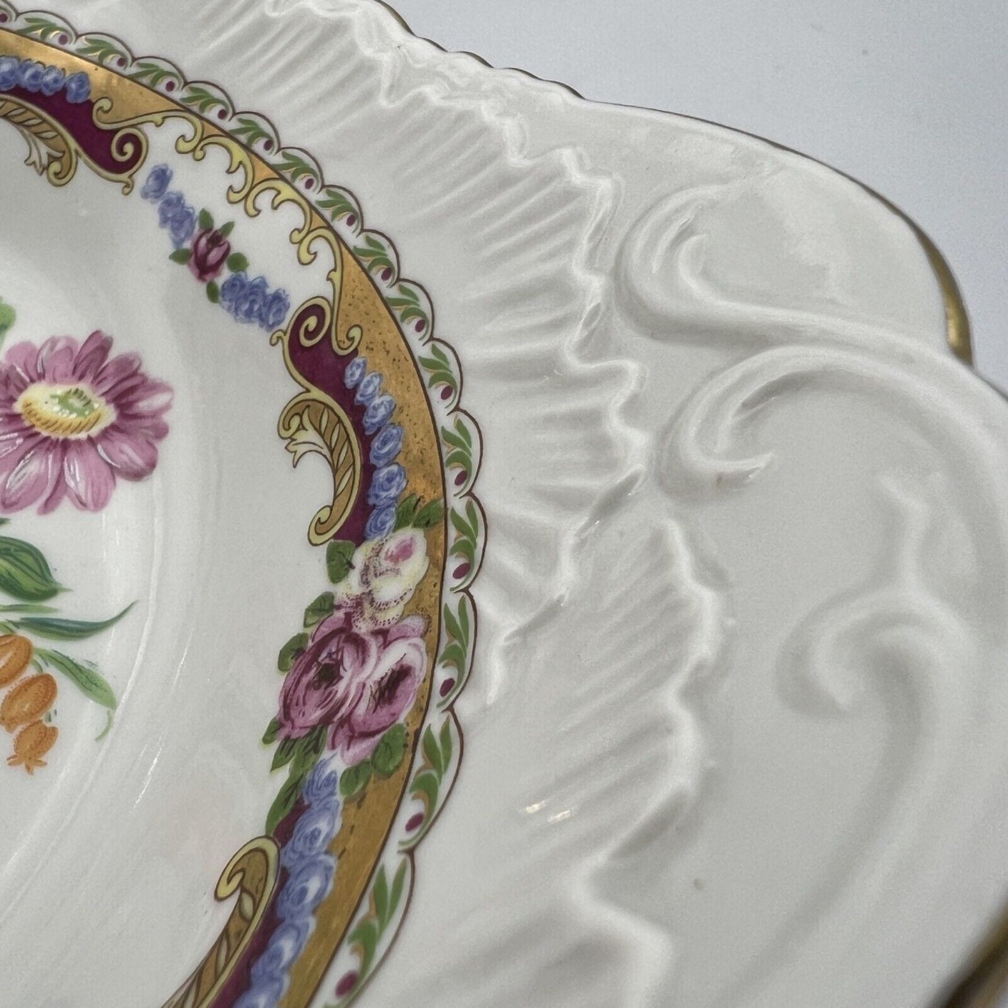 Alzata antica in porcellana Stile Limoges Fruttiera Centrotavola decorato oro Categoria Zuppiere