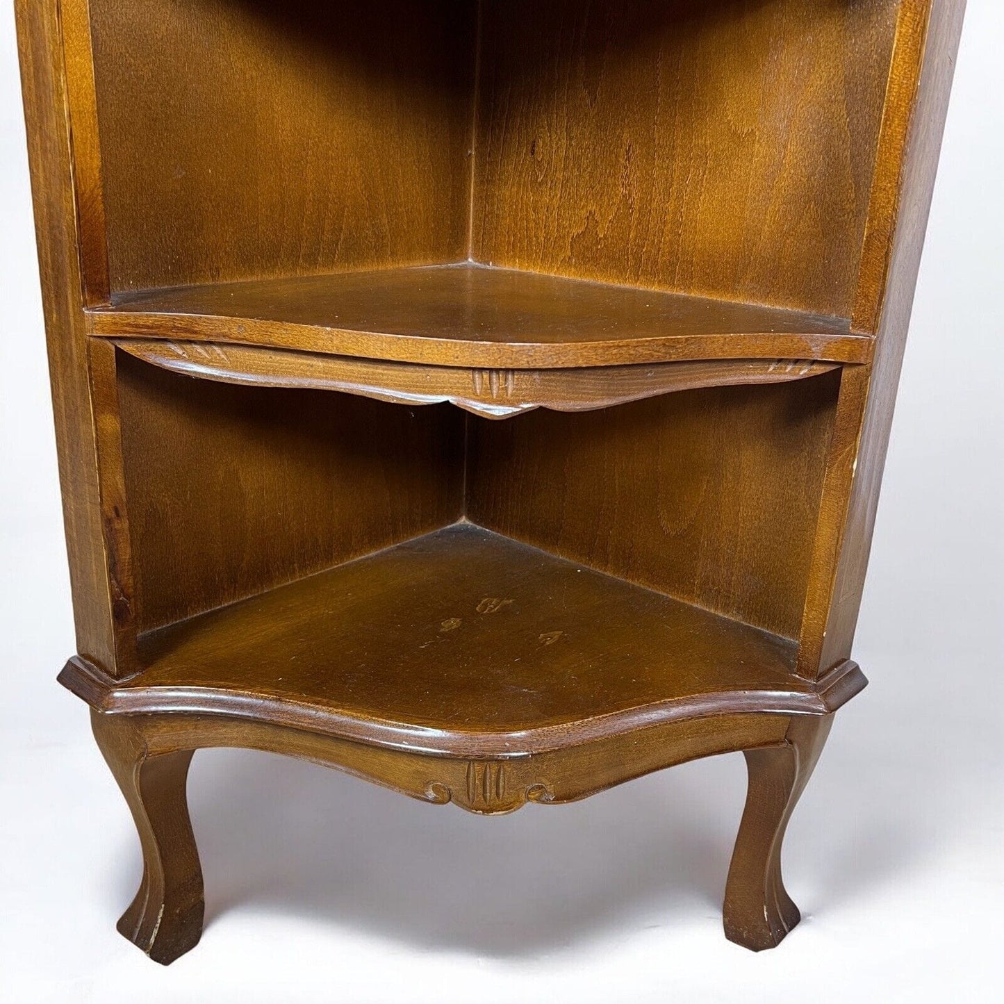 Angoliera antica in legno mobile ad angolo libreria tavolino con ripiani anni 50 Categoria Vetrine