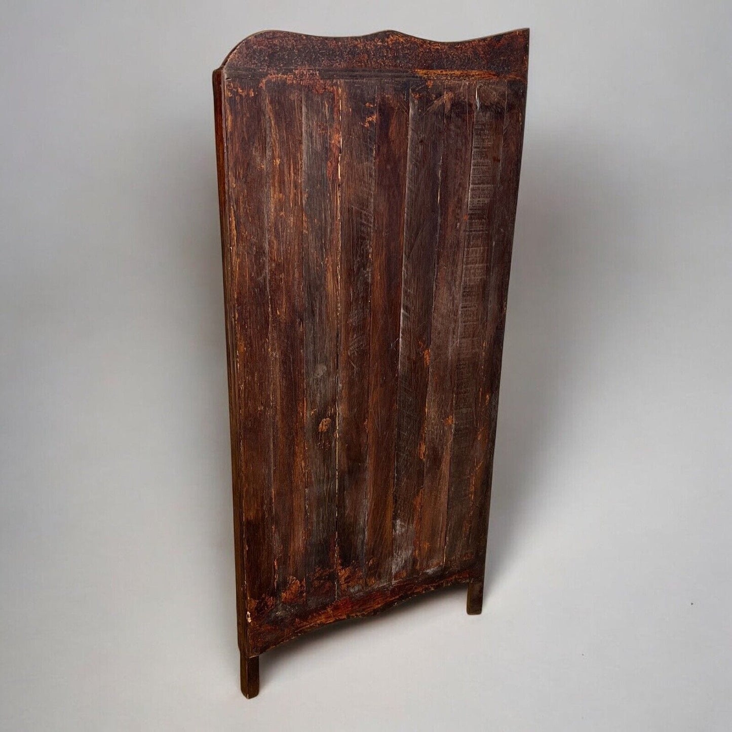 Angoliera antica rustica in legno mobile ad angolo libreria tavolino con ripiani Categoria Vetrine