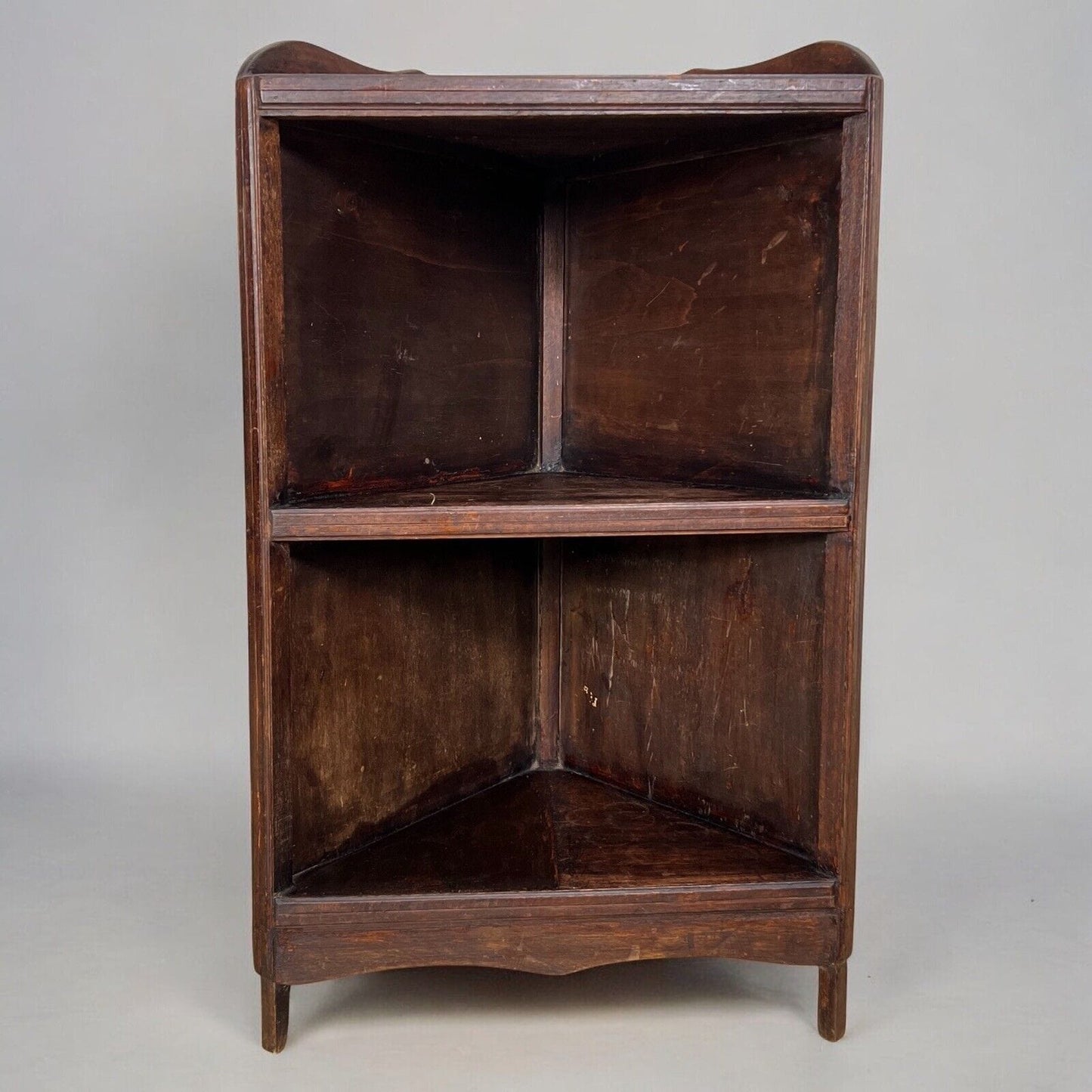 Angoliera antica rustica in legno mobile ad angolo libreria tavolino con ripiani Categoria Vetrine