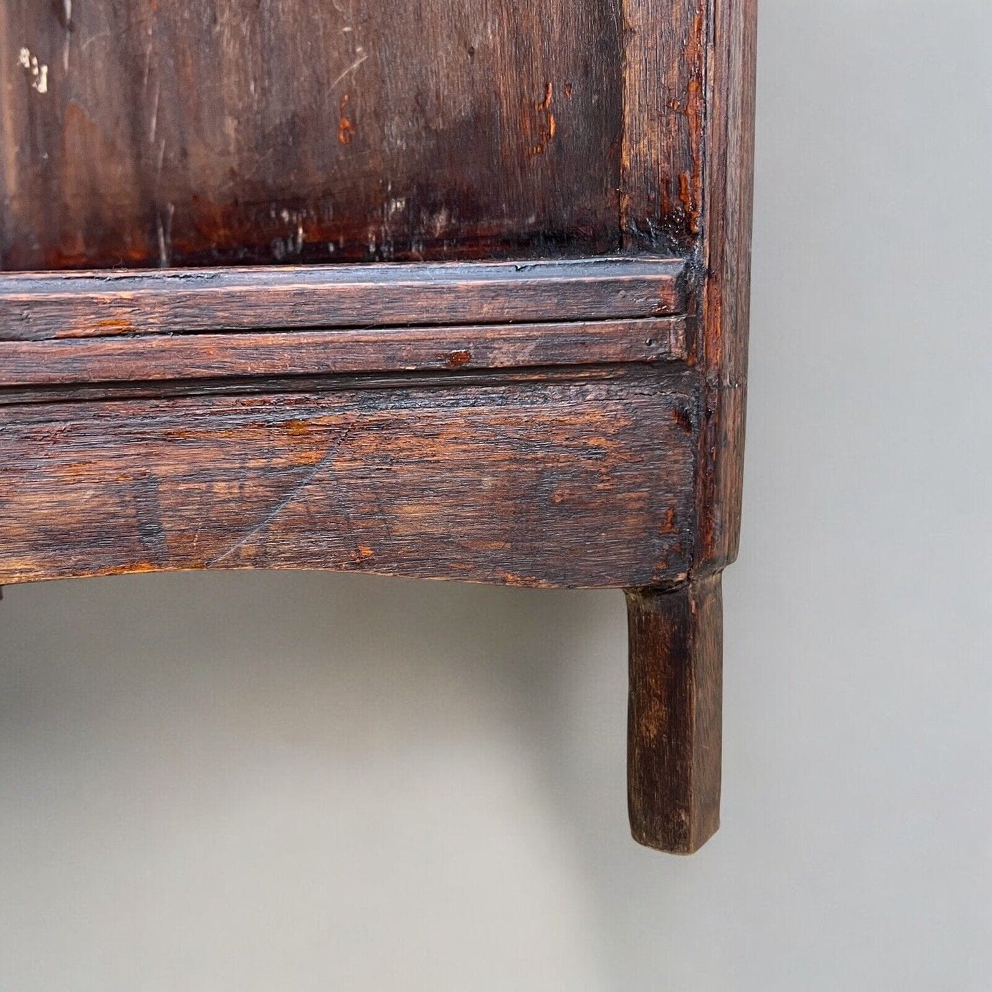 Angoliera antica rustica in legno mobile ad angolo libreria tavolino con ripiani Categoria Vetrine