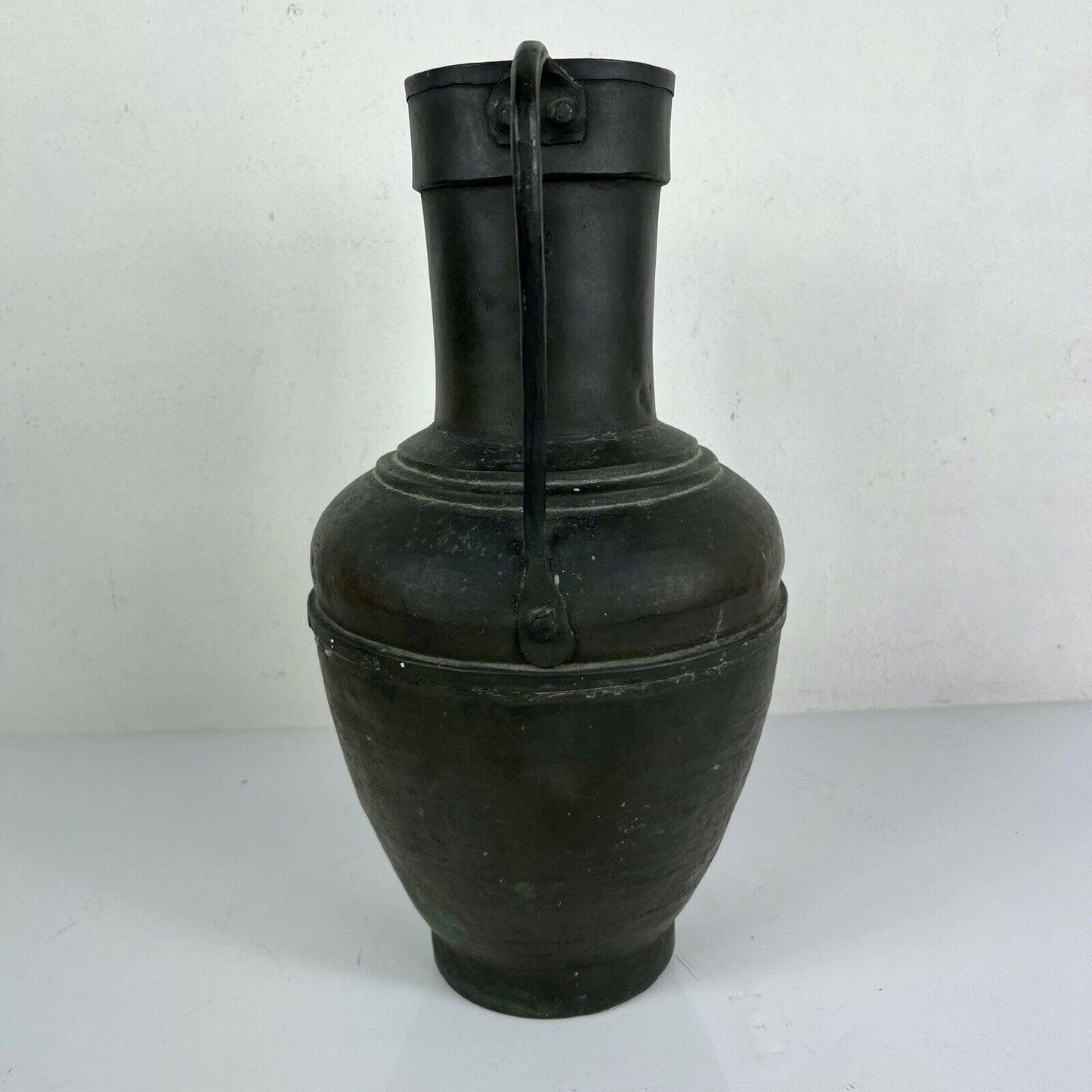 Antica Anfora in rame martellato brocca vaso con due manici XVIII epoca 700 Categoria altro