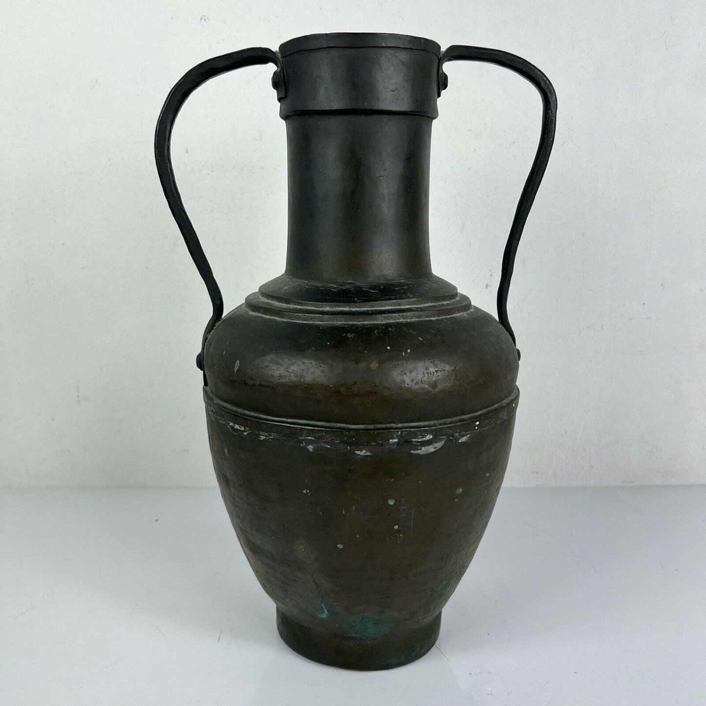 Antica Anfora in rame martellato brocca vaso con due manici XVIII epoca 700 Categoria altro
