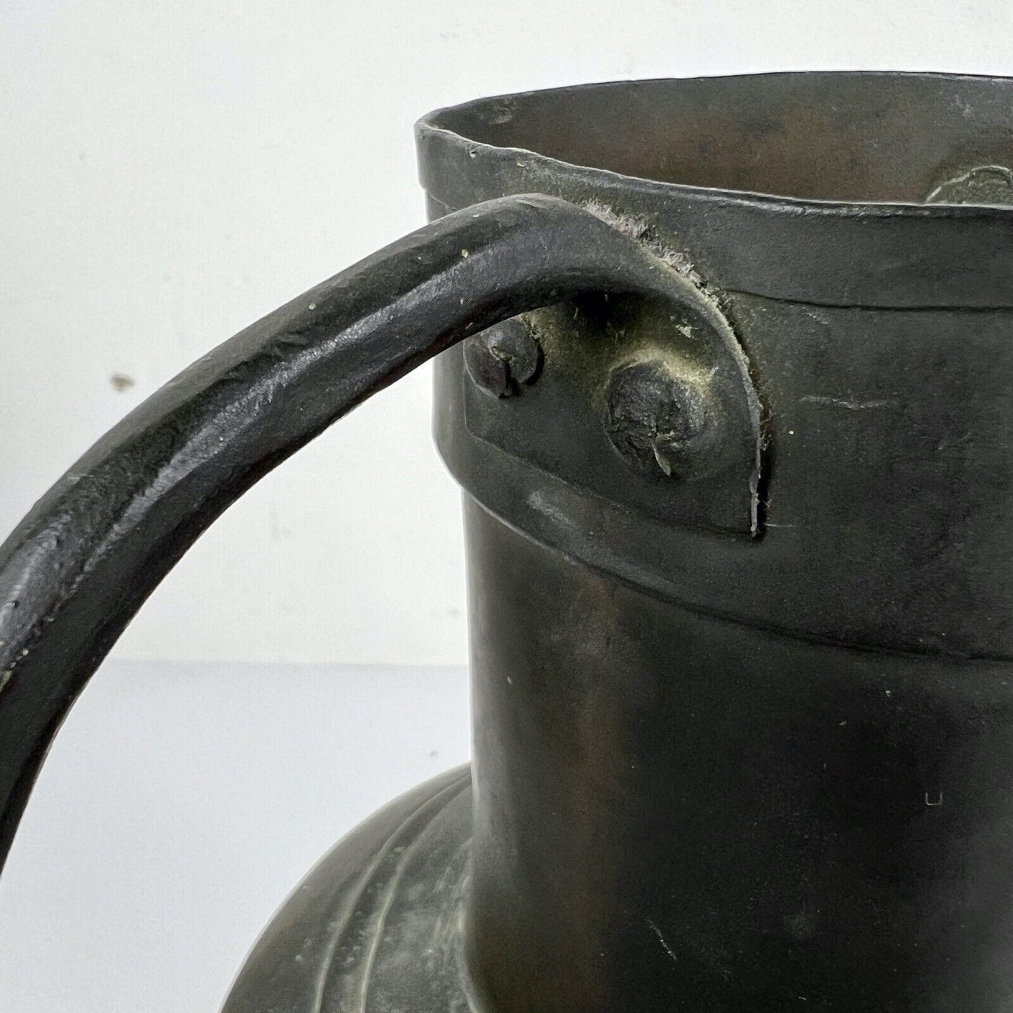 Antica Anfora in rame martellato brocca vaso con due manici XVIII epoca 700 Categoria altro