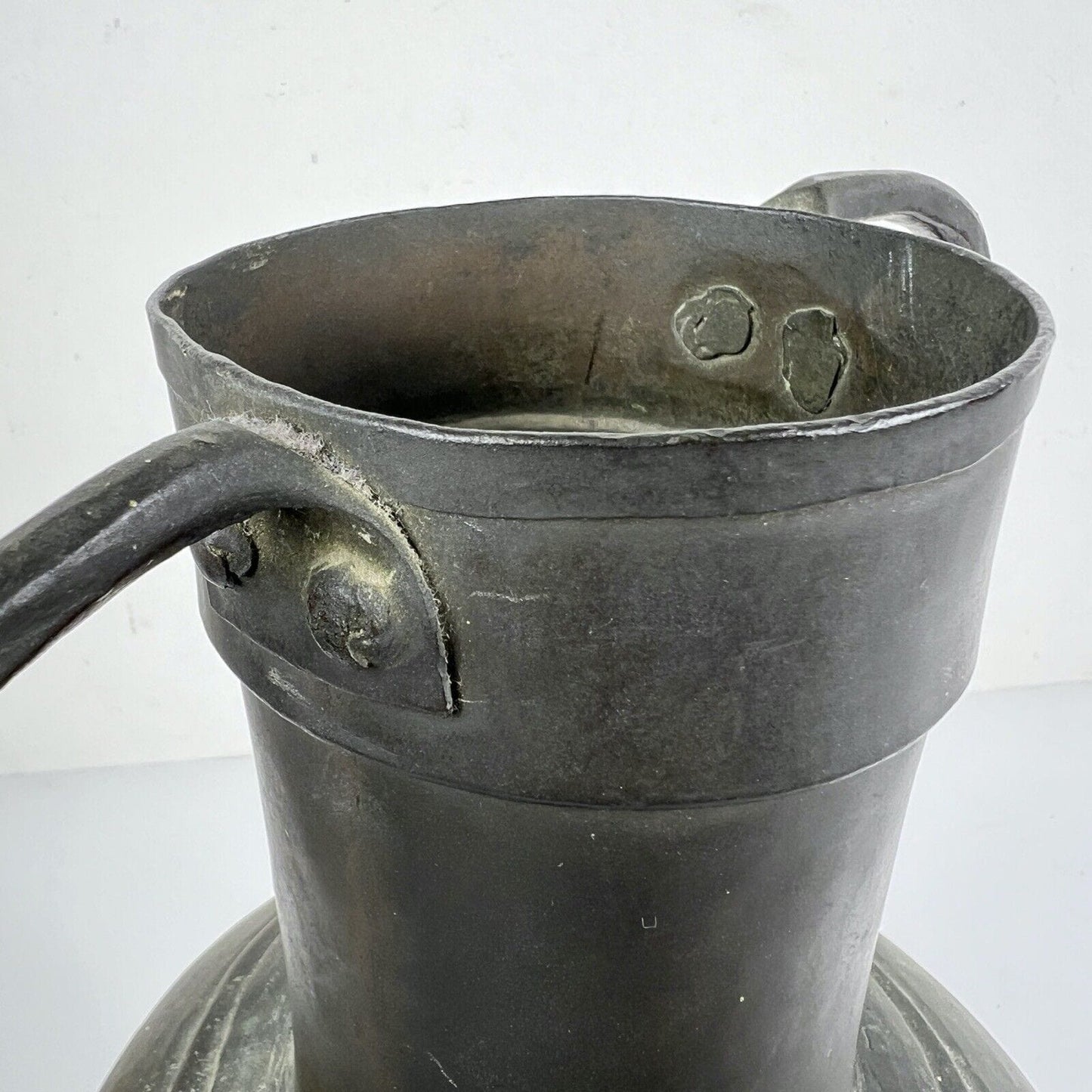 Antica Anfora in rame martellato brocca vaso con due manici XVIII epoca 700 Categoria altro