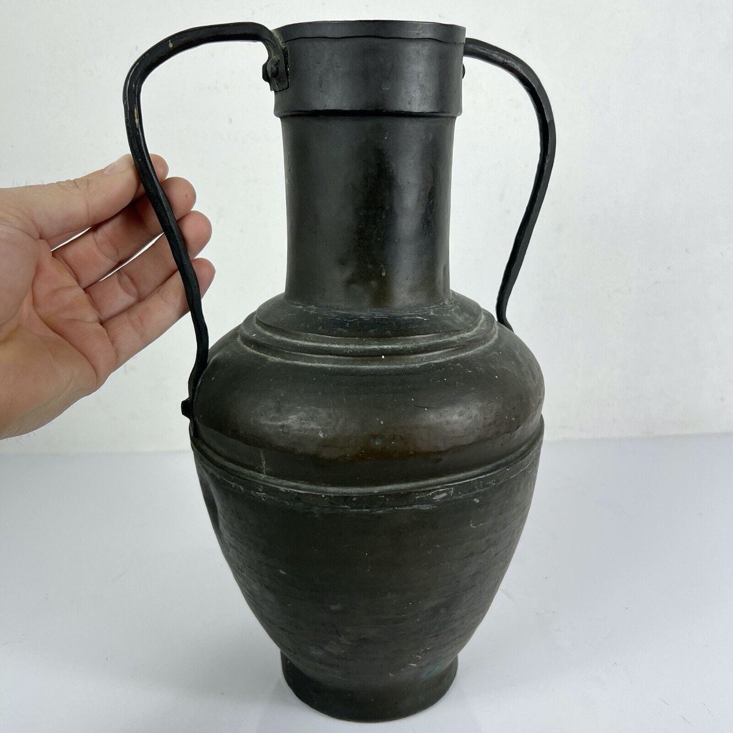 Antica Anfora in rame martellato brocca vaso con due manici XVIII epoca 700 Categoria altro