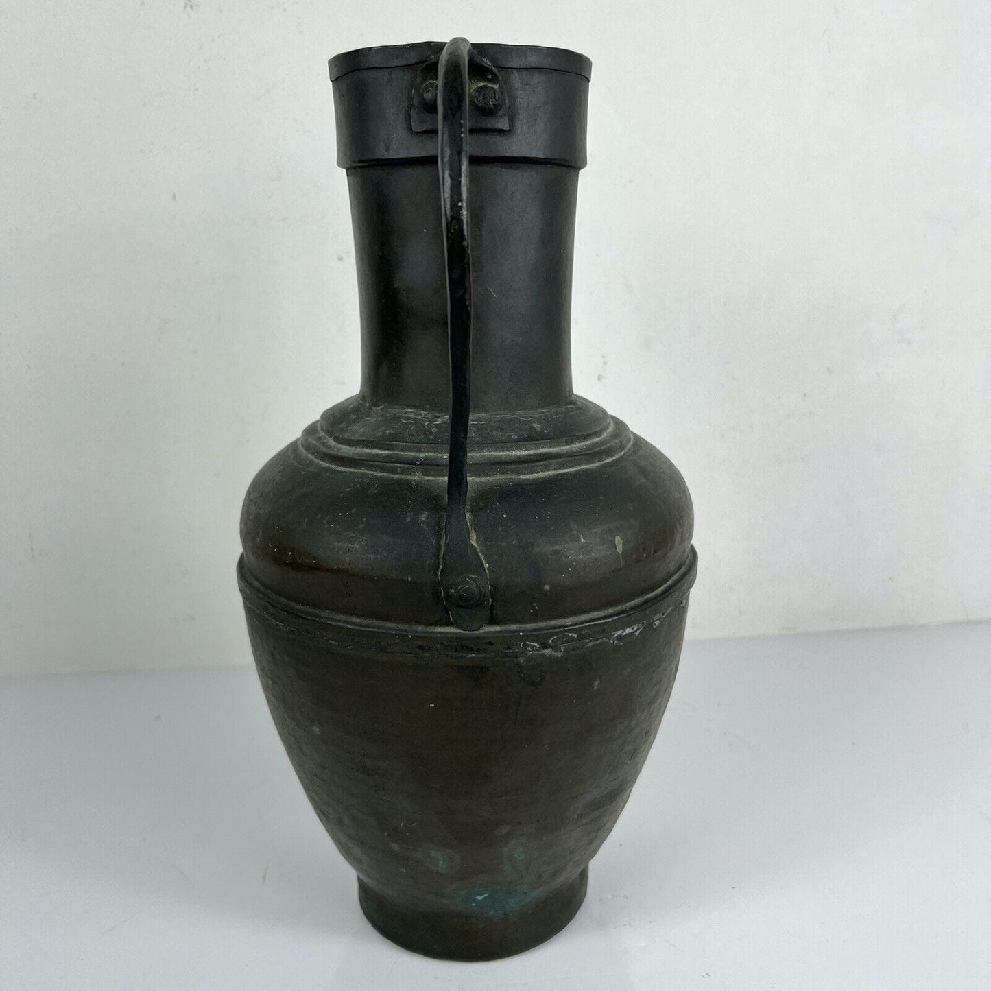 Antica Anfora in rame martellato brocca vaso con due manici XVIII epoca 700 Categoria altro