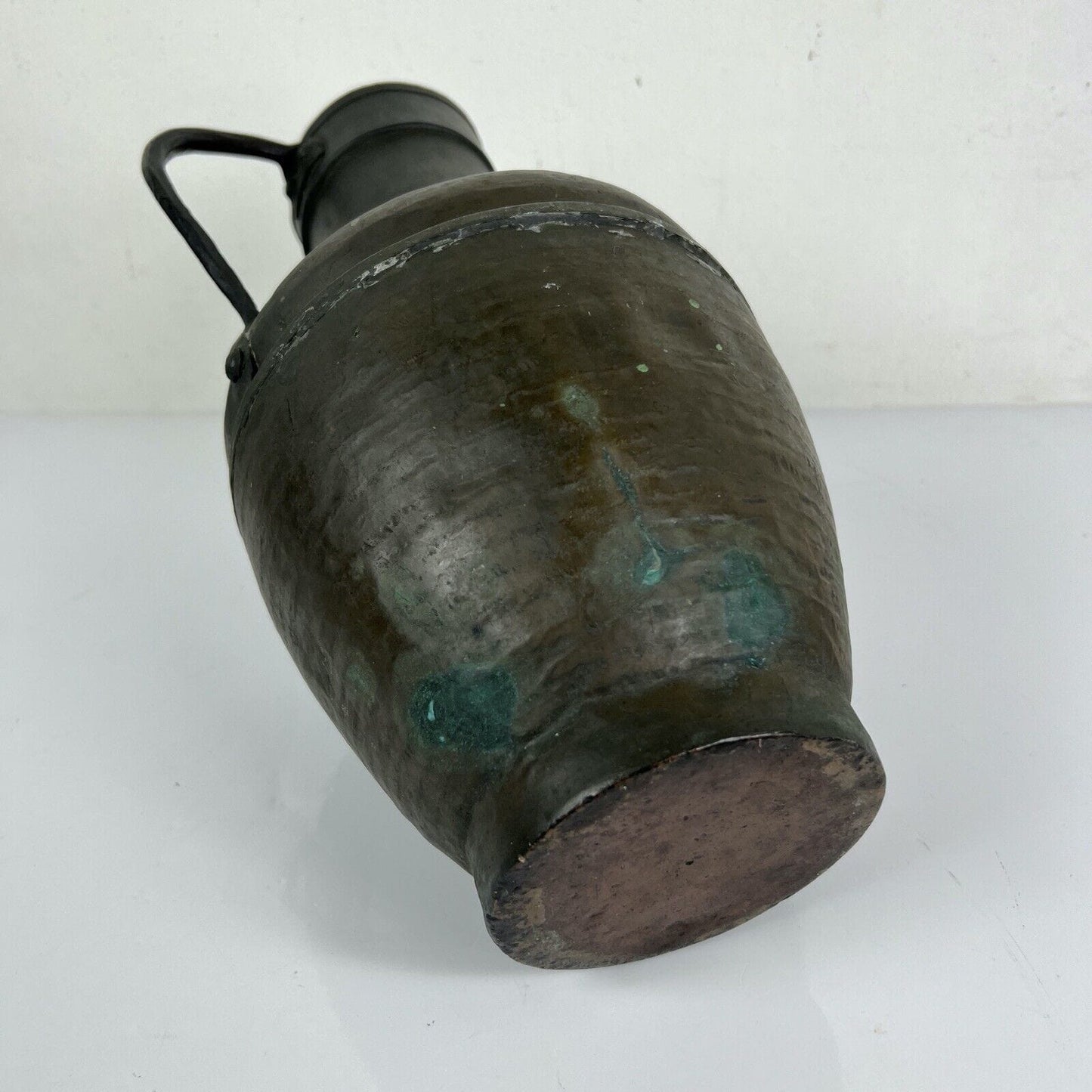 Antica Anfora in rame martellato brocca vaso con due manici XVIII epoca 700 Categoria altro