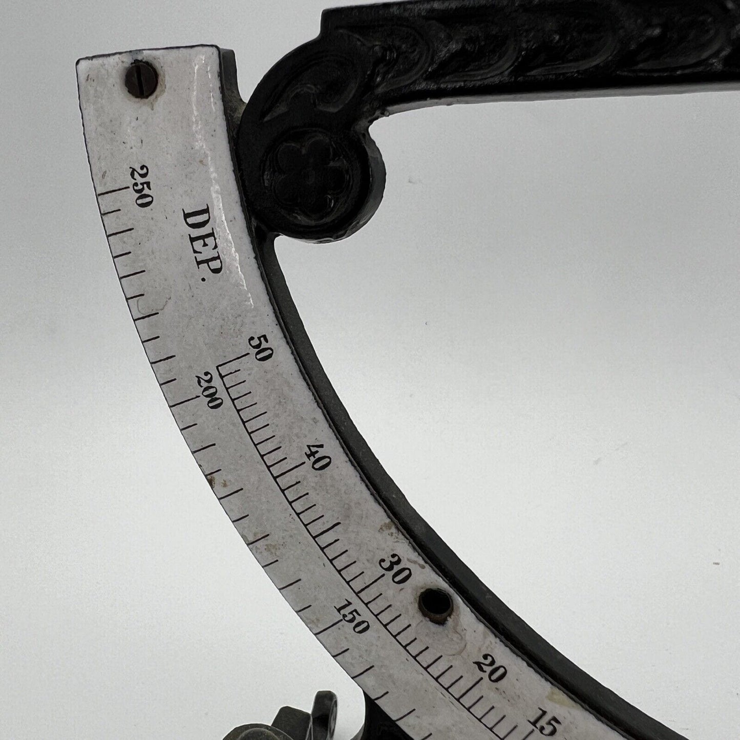 Antica bilancia di precisione per Lettere Bilancino D'epoca 900 in ferro ottone Categoria Vintage