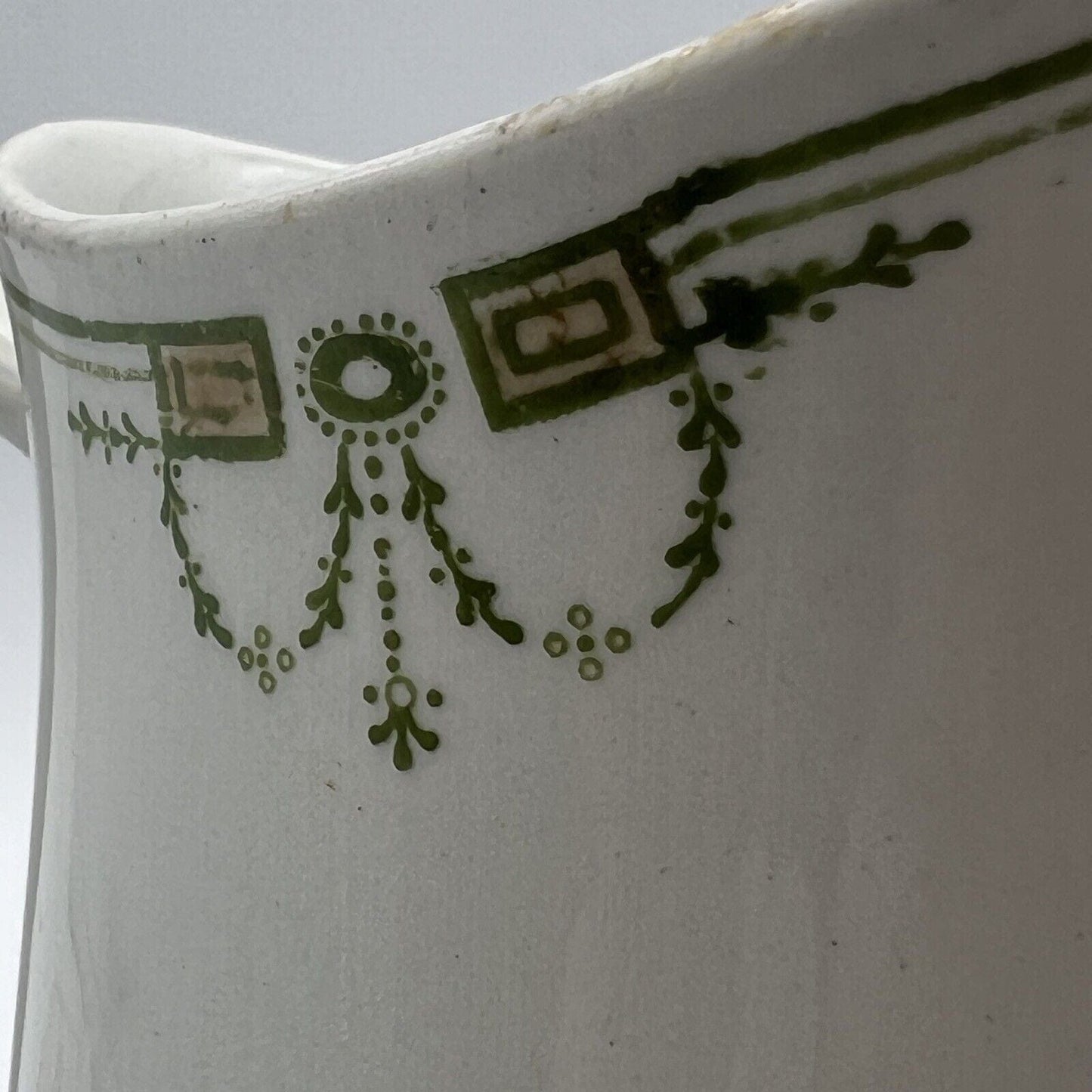Antica Caraffa in ceramica bianca verde Inglese brocca epoca 900 vaso versatoio Categoria Servizio tazze - Tazze