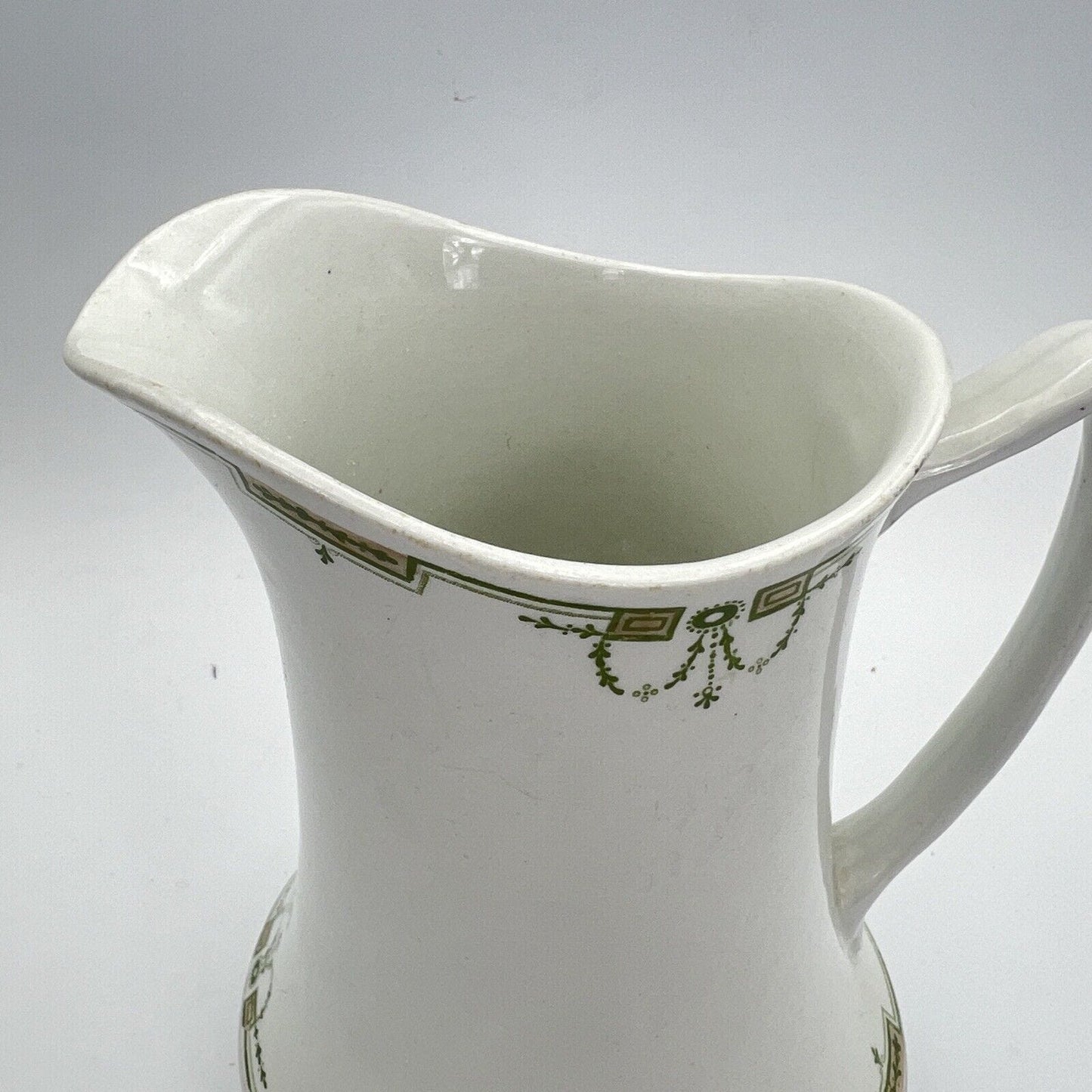Antica Caraffa in ceramica bianca verde Inglese brocca epoca 900 vaso versatoio Categoria Servizio tazze - Tazze