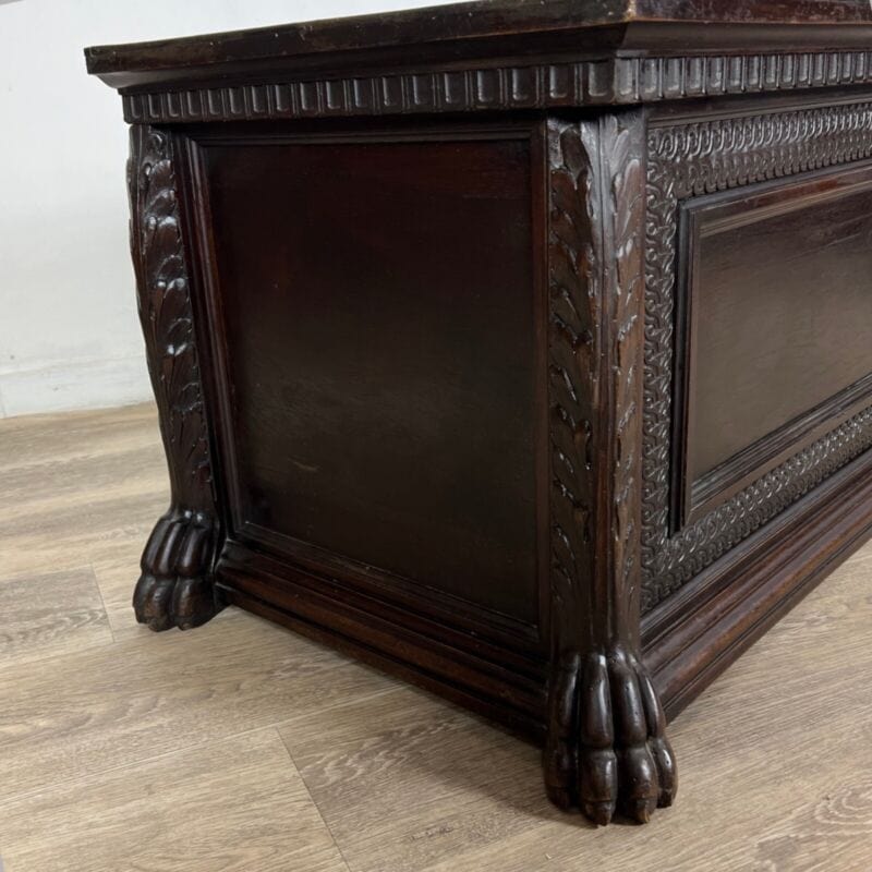 Antica Cassapanca intagliata stile rinascimento in legno Epoca 900 Baule Panca Categoria Casse & Bauli