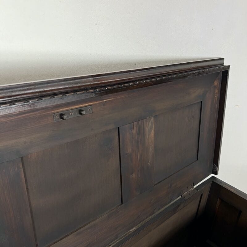 Antica Cassapanca intagliata stile rinascimento in legno Epoca 900 Baule Panca Categoria Casse & Bauli