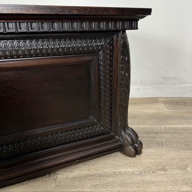 Antica Cassapanca intagliata stile rinascimento in legno Epoca 900 Baule Panca Categoria Casse & Bauli