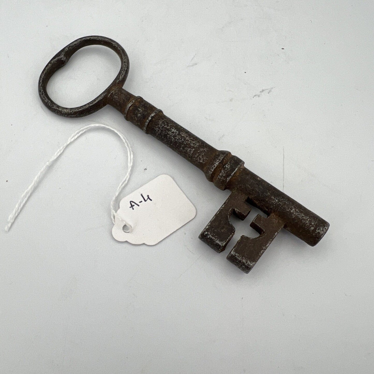 Antica Chiave in Ferro Battuto e Forgiato del XVIII secolo Ferramenta D'epoca Categoria Accessori & Ferramenta d'epoca
