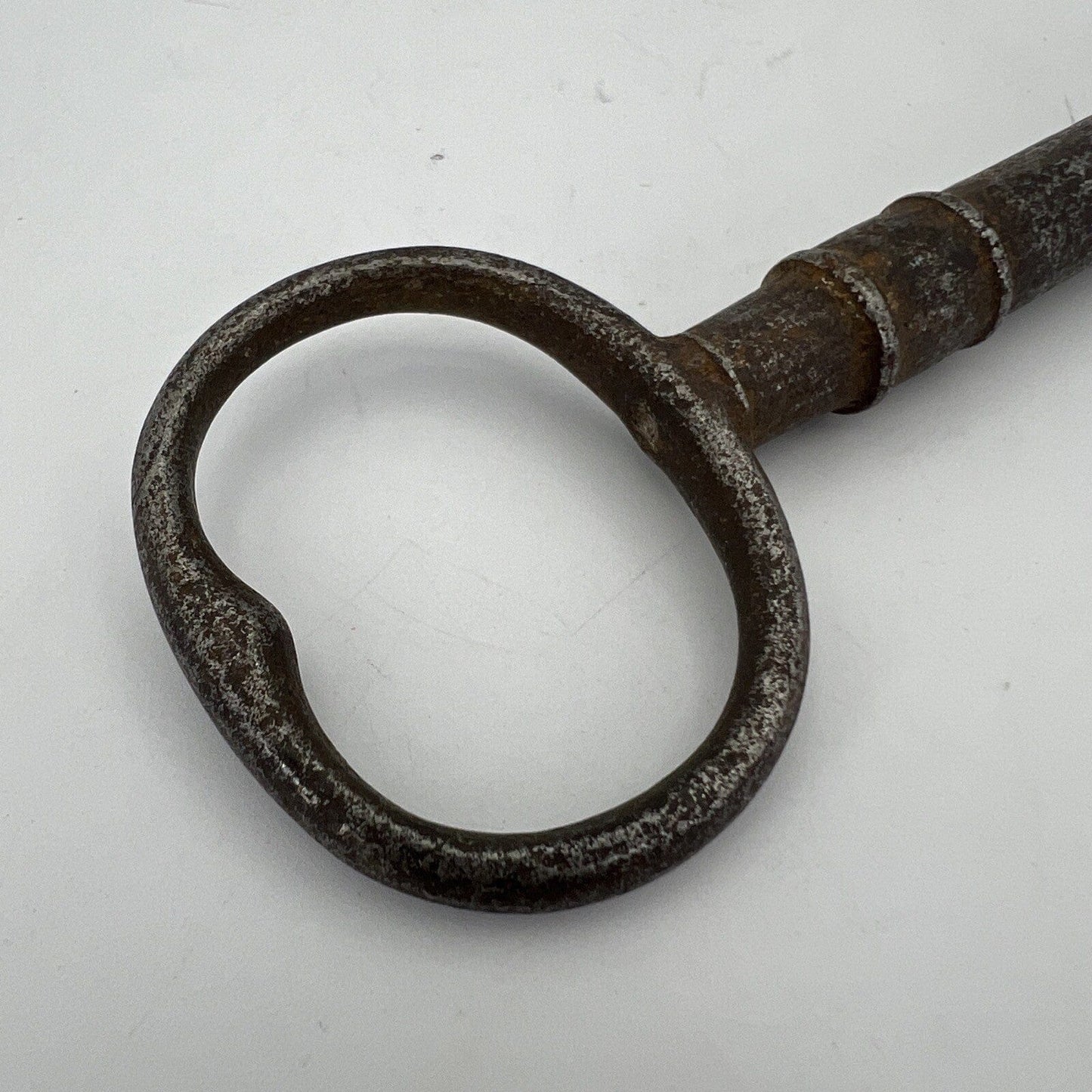 Antica Chiave in Ferro Battuto e Forgiato del XVIII secolo Ferramenta D'epoca Categoria Accessori & Ferramenta d'epoca