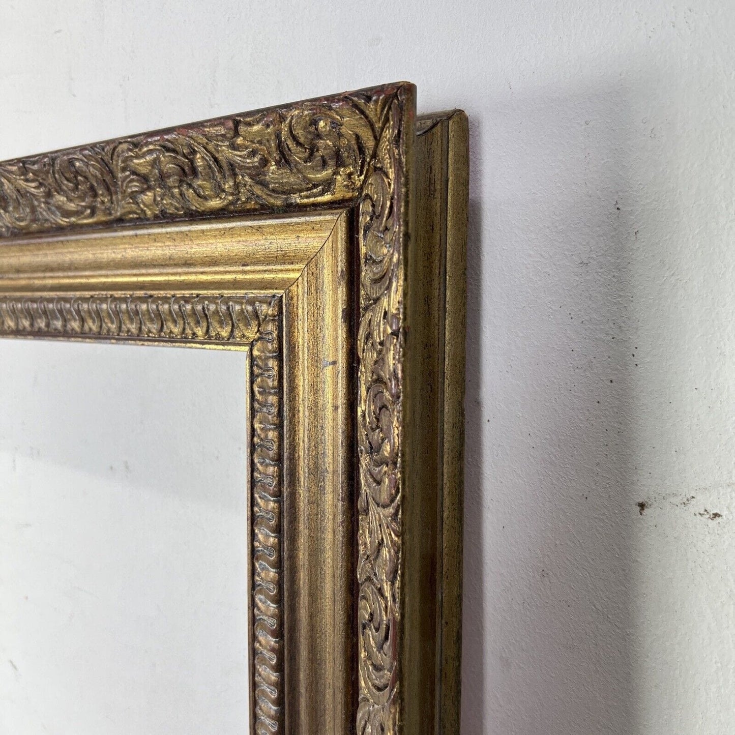 Antica Cornice in legno scolpito dorata stile 800 oro rettangolare d'epoca vuota Categoria Specchi e Cornici