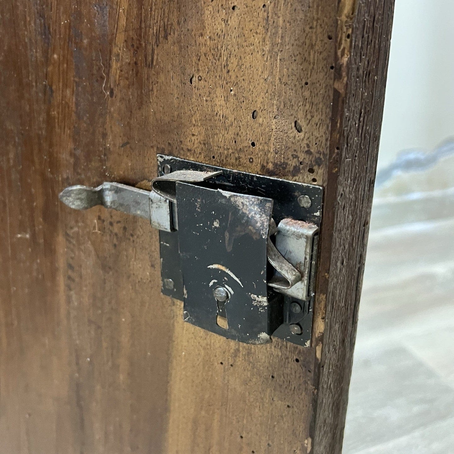 Antica credenza italiana in legno massello Stile rinascimentale d'epoca '800 Categoria Servante - Servantini