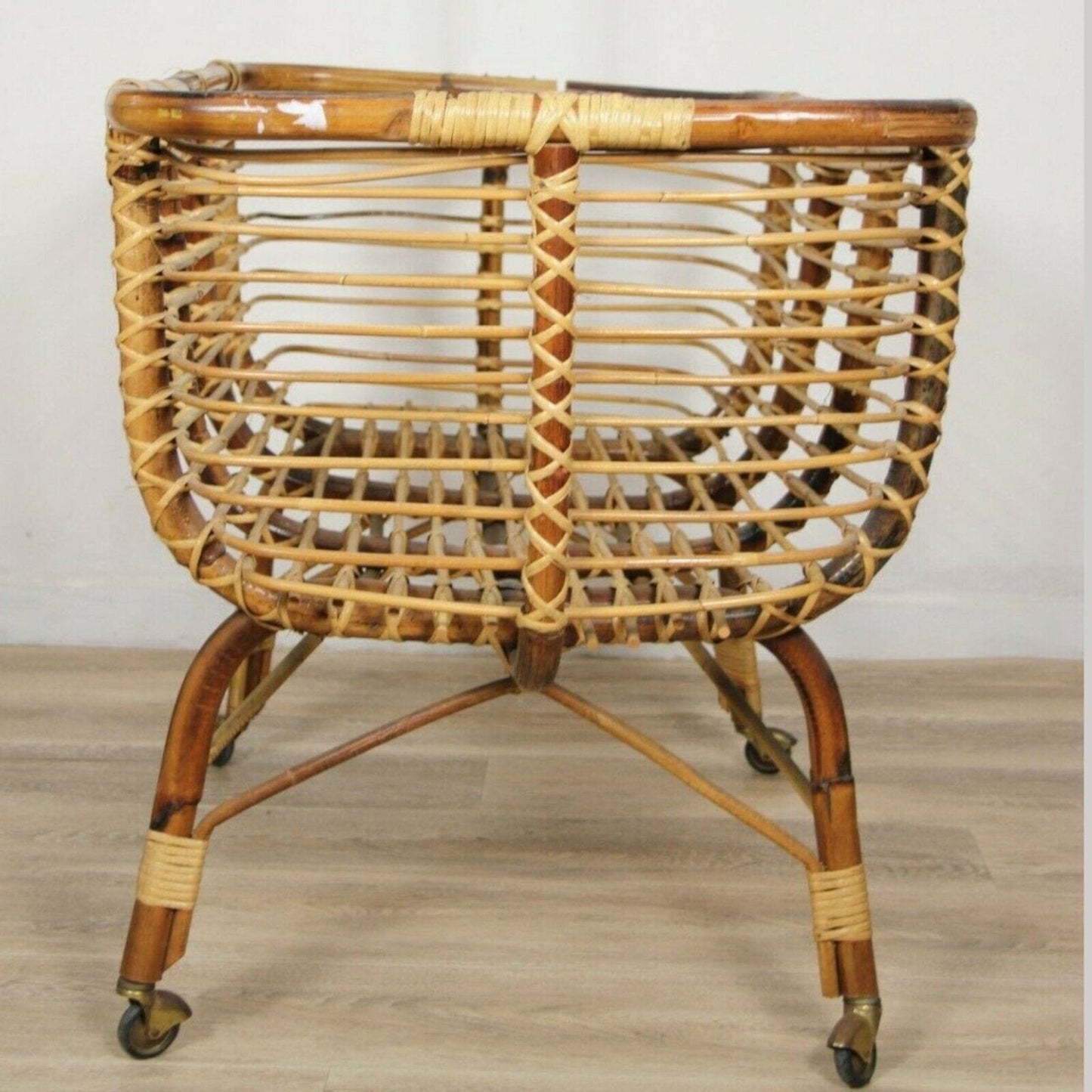 Antica Culla in vimini fioriera lettino bambu vintage anni 40 Portavaso Categoria Arte e antiquariato:Arredamento d'antiquariato:Altro mobili antichi