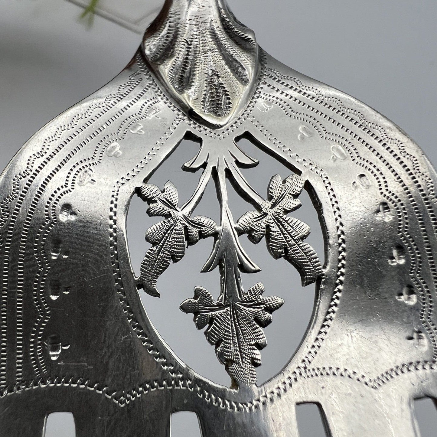 Antica forchetta da portata per pesce in Sheffield e Argento 925 traforata Categoria Silver plated sheffield style