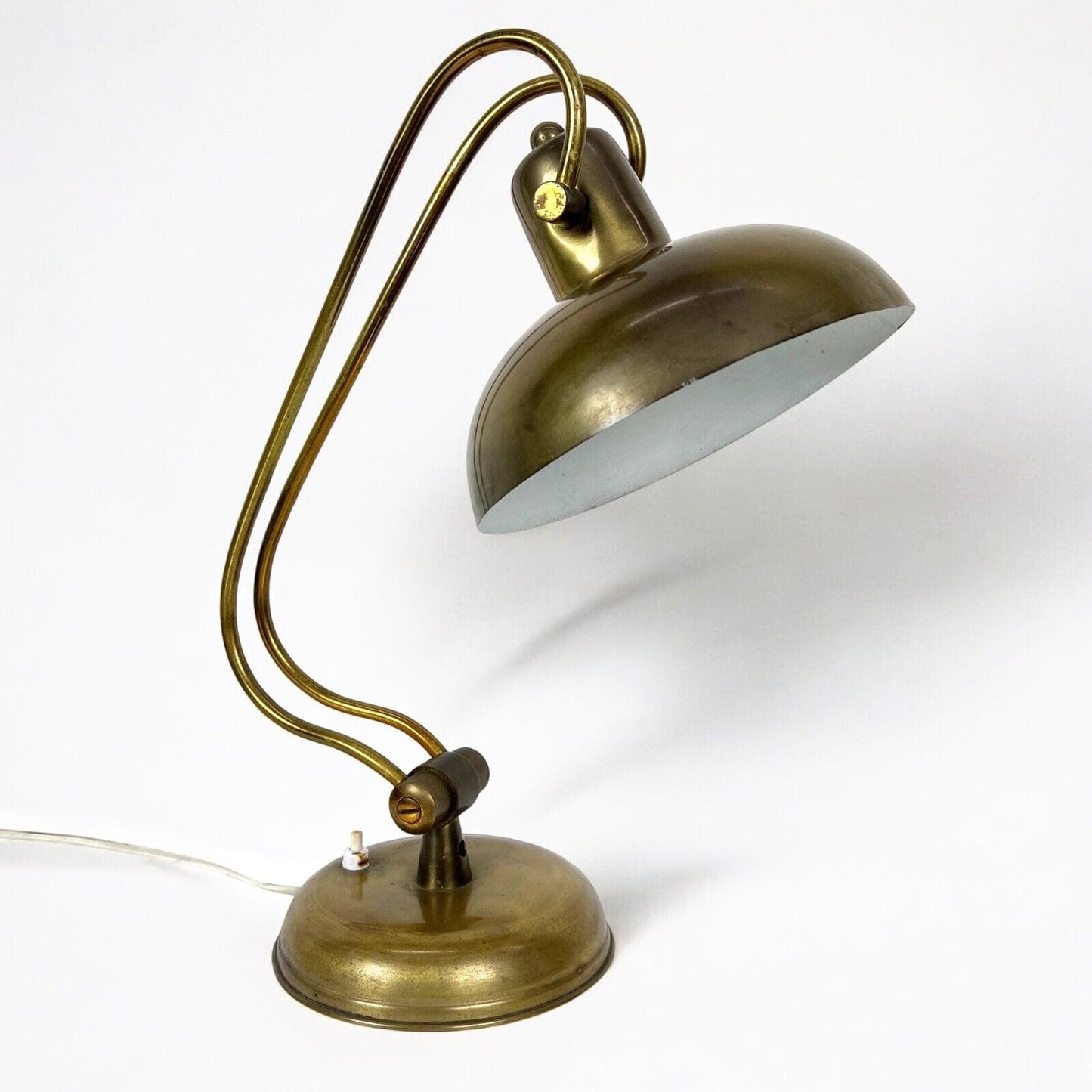 Antica lampada da tavolo scrivania ministeriale in ottone Originale Anni '40 Categoria Lampade Appliques