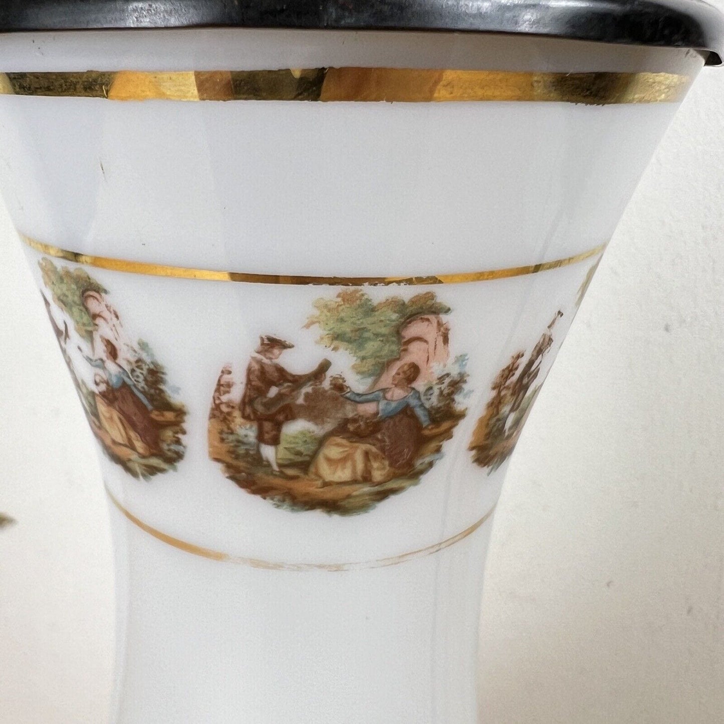 Antica Lampada tipo petrolio vintage in vetro Opalino e Bronzo Lume a olio Categoria Lampade Appliques