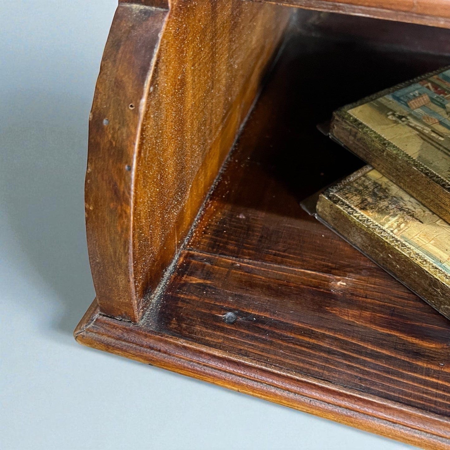 Antica mensola a sospensione libreria scaffale da muro in legno espositore '900 Categoria Vetrine