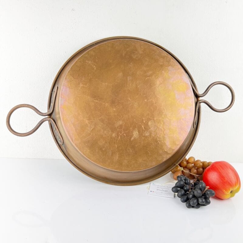 Finestra Rustica D'annata In Una Vecchia Parete Spessa, Con Un Vaso Di Lavan 58582049