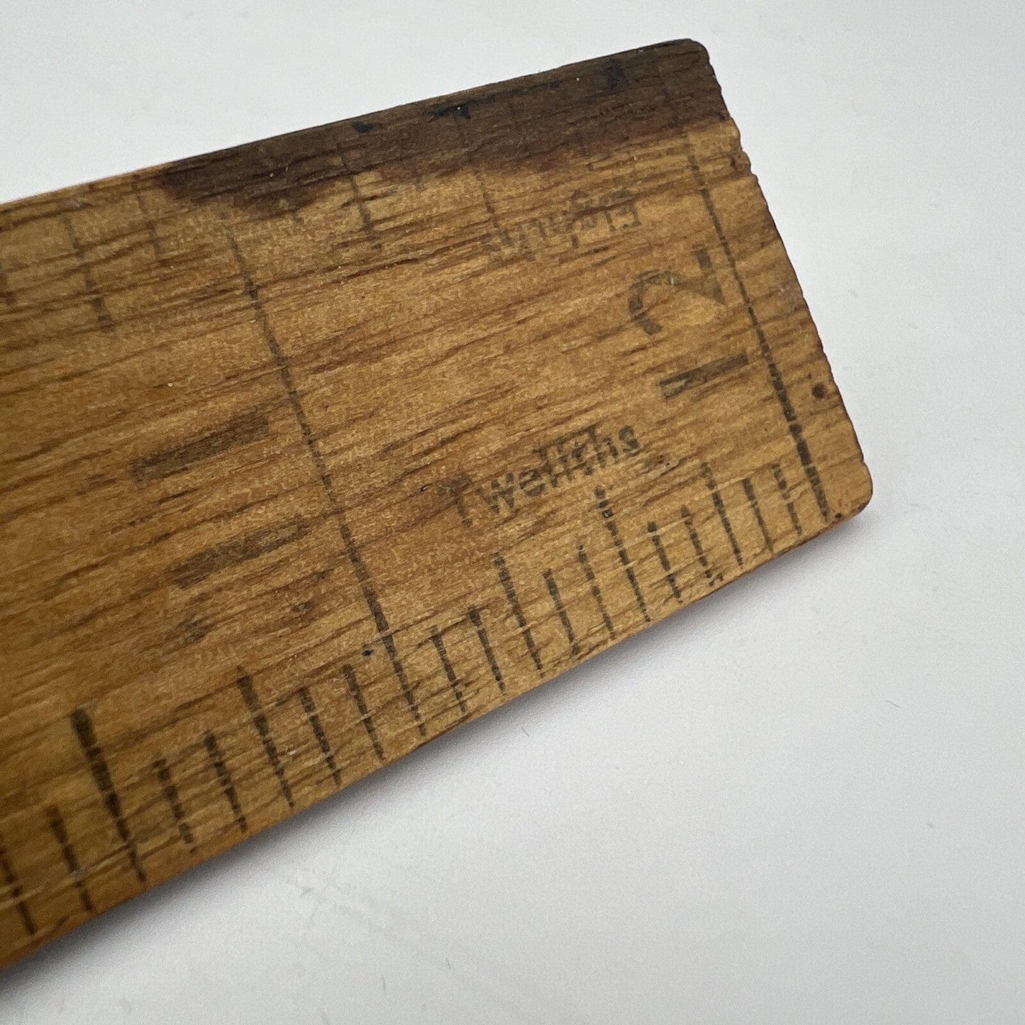 Antica riga righello inglese vintage in legno da scrivania per disegno Anni '70 Categoria Attrezzi e Strumenti