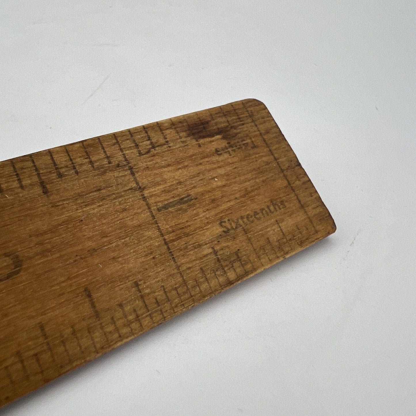 Antica riga righello inglese vintage in legno da scrivania per disegno Anni '70 Categoria Attrezzi e Strumenti