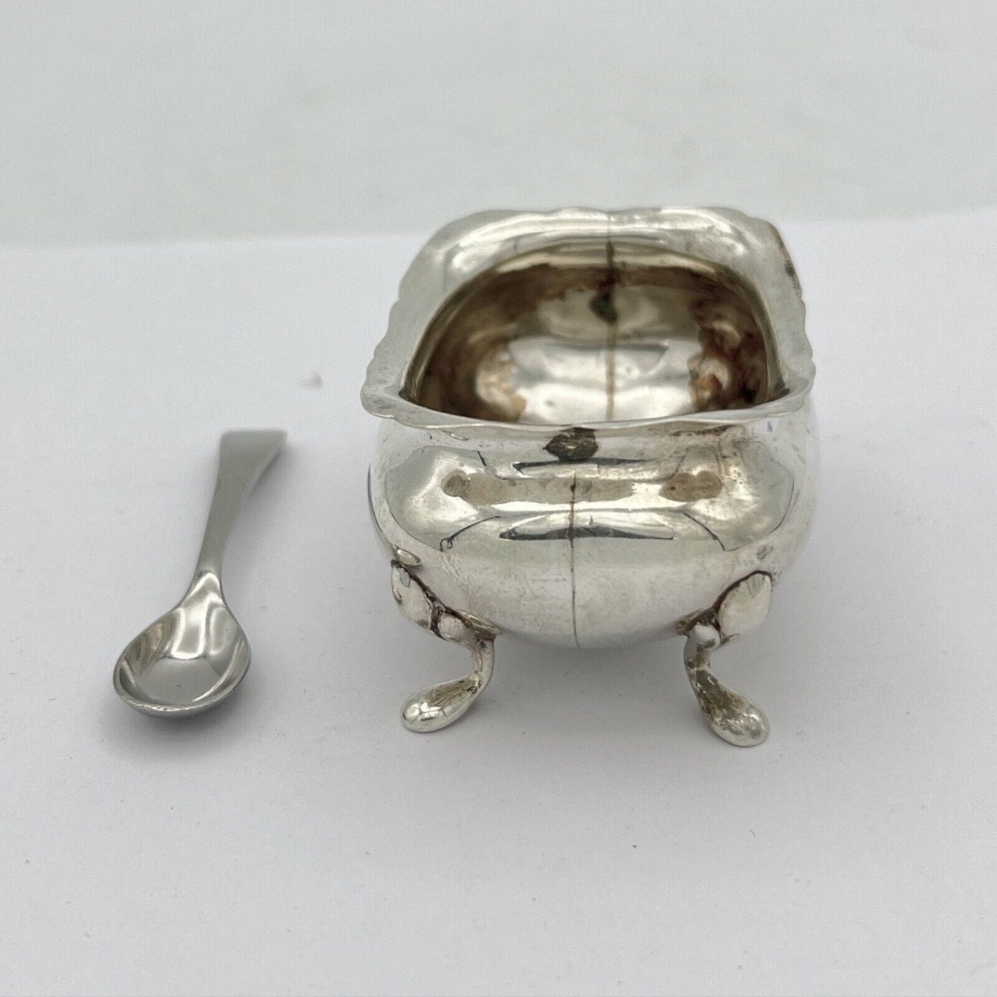 Antica Saliera in argento sterling silver 925 da tavola con cucchiaino epoca 800 Categoria Sheffield & Argento