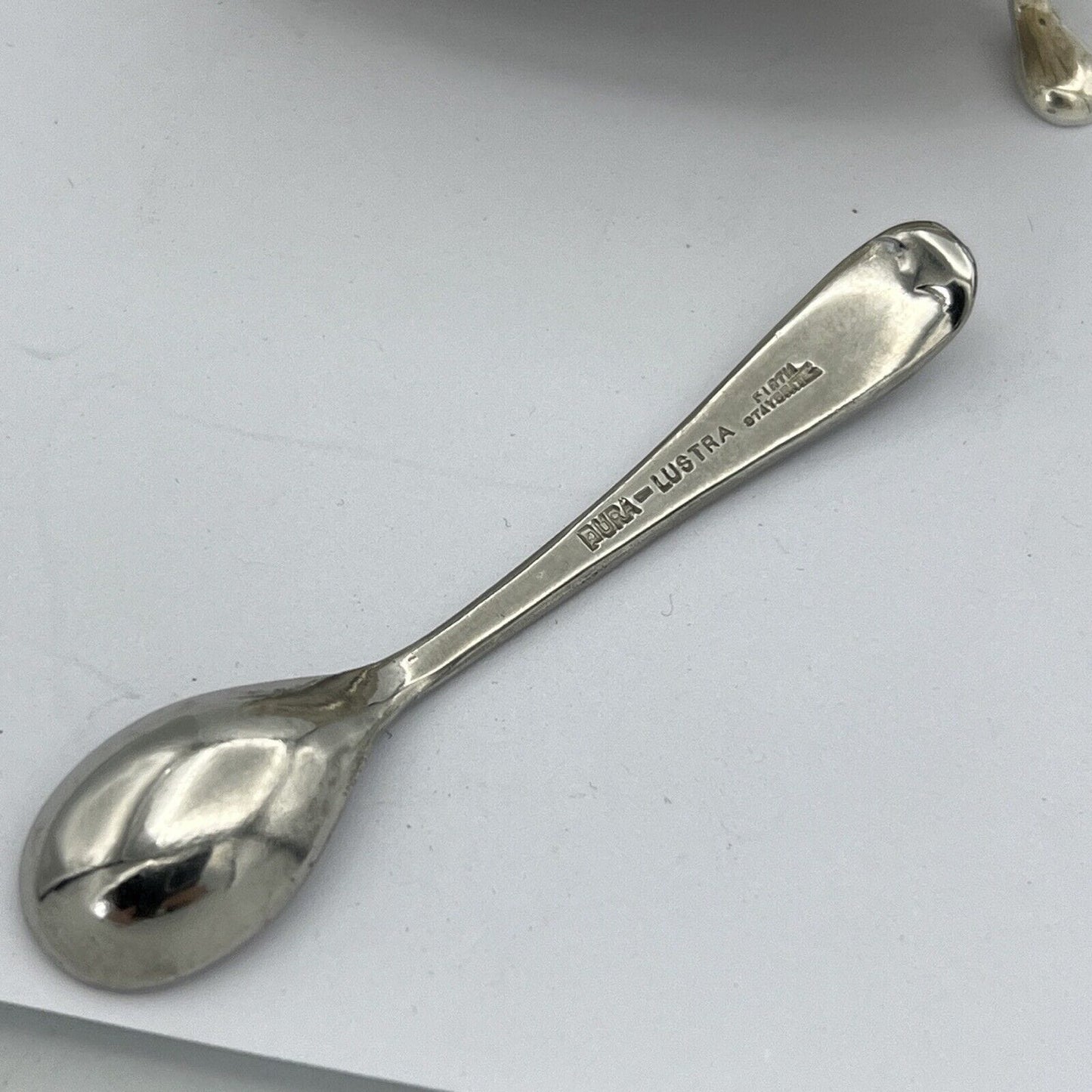 Antica Saliera in argento sterling silver 925 da tavola con cucchiaino epoca 800 Categoria Sheffield & Argento