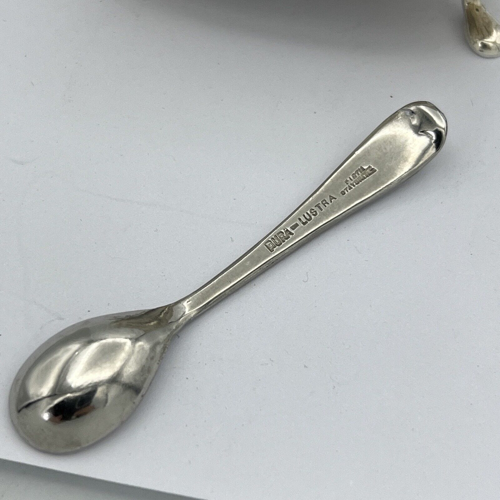 Antica Saliera in argento sterling silver 925 da tavola con cucchiaino epoca 800 Categoria  Sheffield & Argento