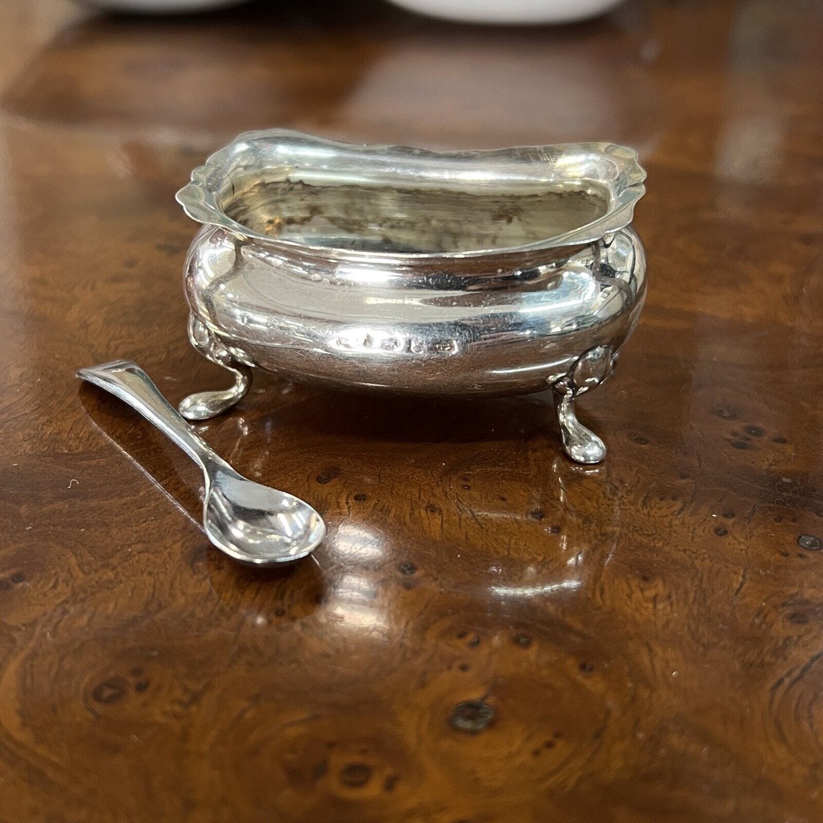 Antica Saliera in argento sterling silver 925 da tavola con cucchiaino epoca 800 Categoria  Sheffield & Argento