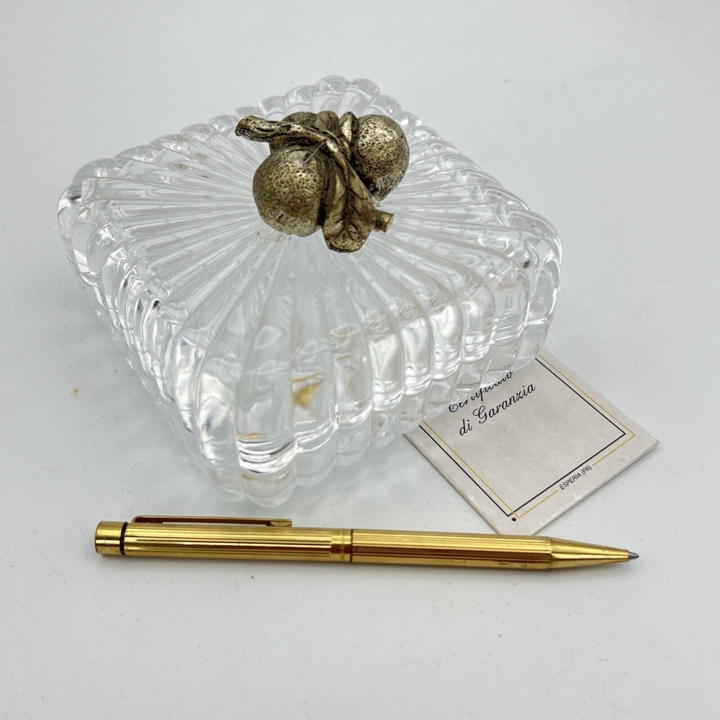 Antica scatola in vetro molato con coperchio di forma quadrata portagioie Categoria Vetri e Cristalli