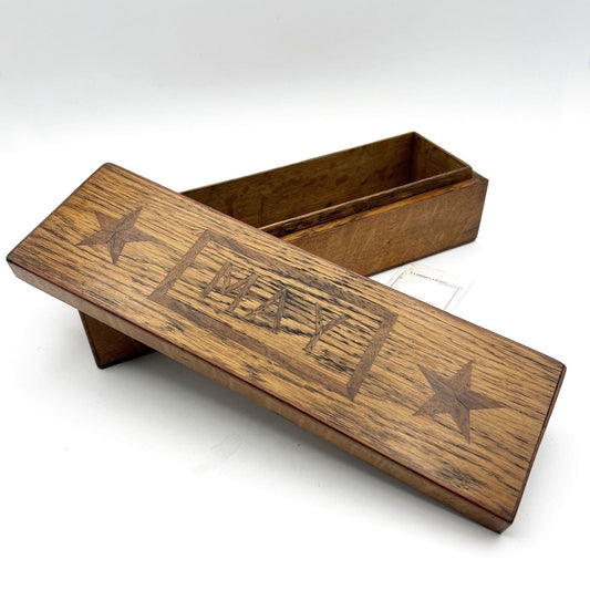 Antica Scatola lunga con coperchio in legno di Rovere Inglese Intarsiata Maggio Categoria Scatole in legno