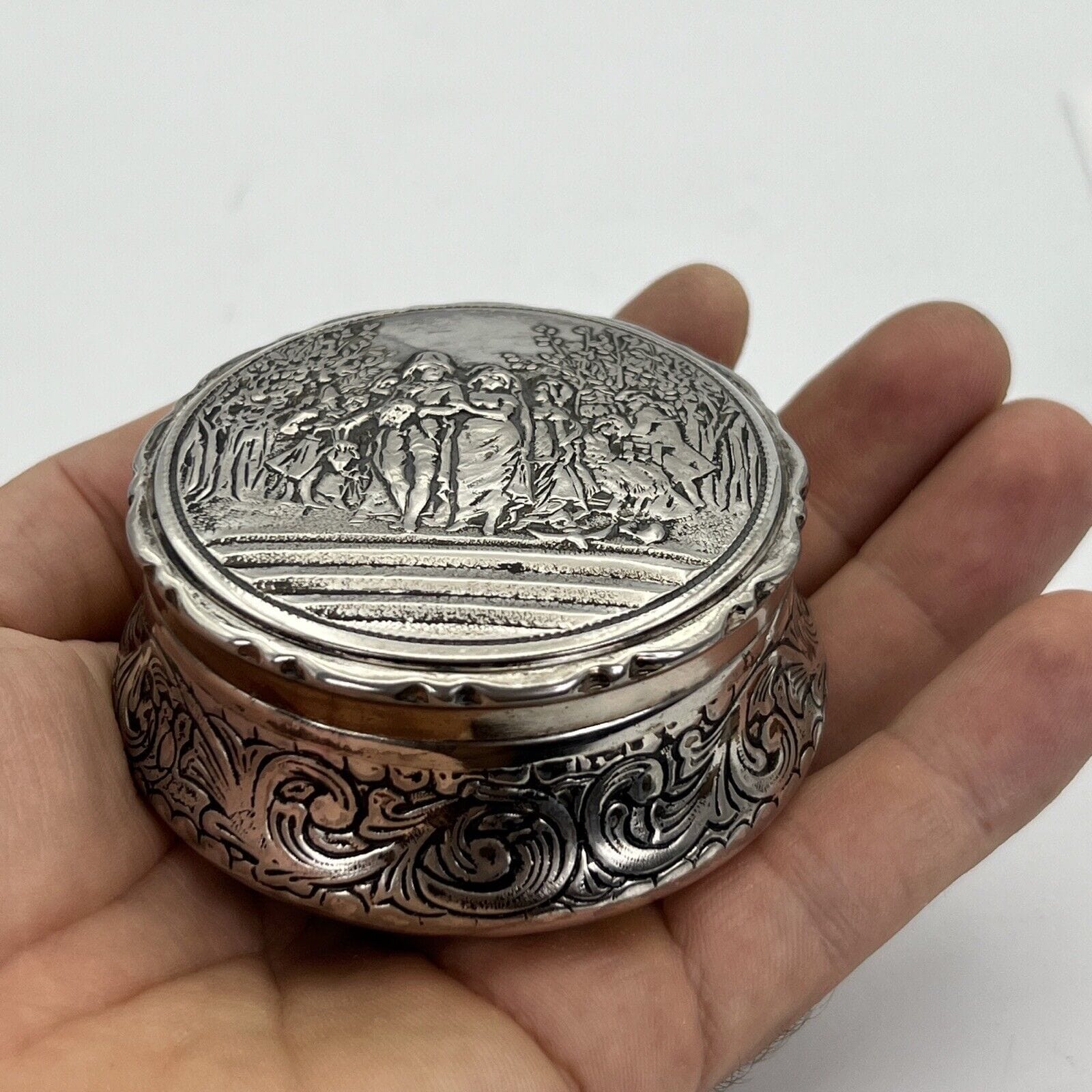 Antica Scatola portagioie in Argento silver plated contenitore Cesellato anni 50 Categoria  Sheffield & Argento