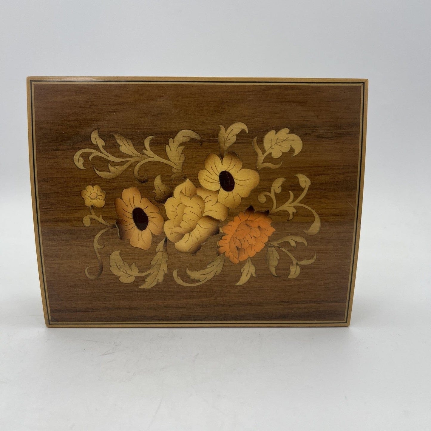 Antica scatola scatolina cofanetto anni 50 vintage sorrentina con intarsio fiori Categoria  Scatole in legno