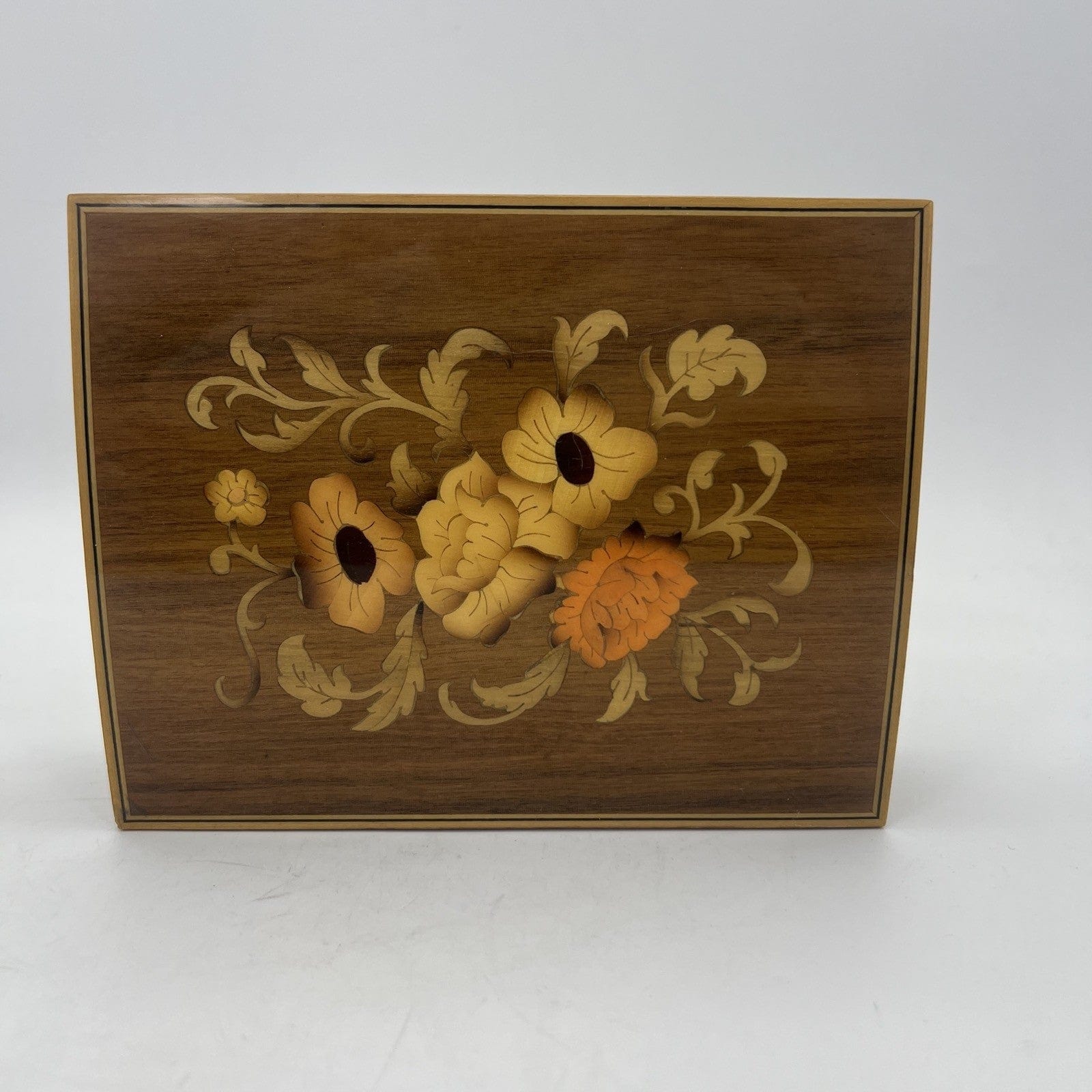 Antica scatola scatolina cofanetto anni 50 vintage sorrentina con intarsio fiori Categoria  Scatole in legno