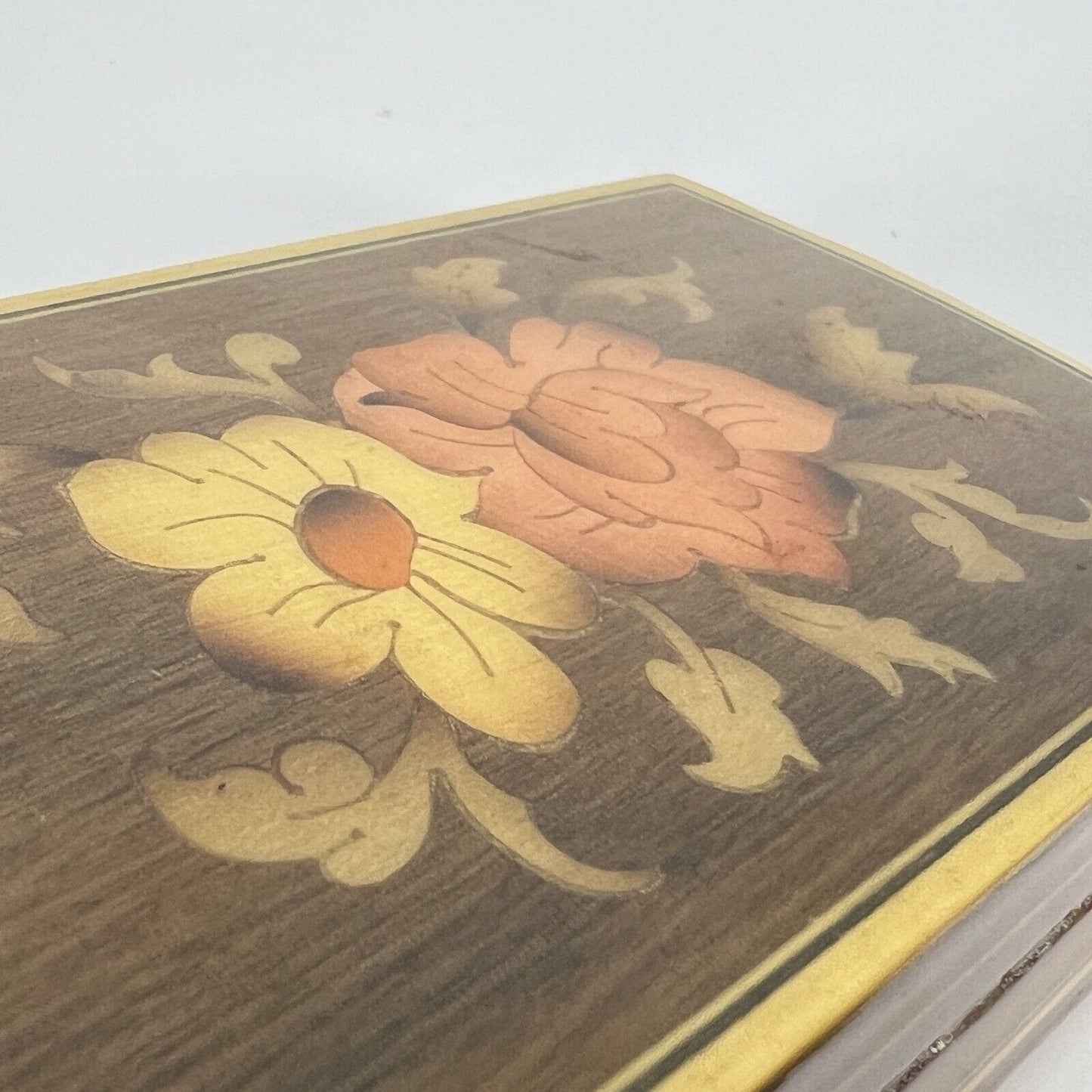 Antica scatola scatolina cofanetto anni 50 vintage sorrentina con intarsio fiori Categoria Scatole in legno