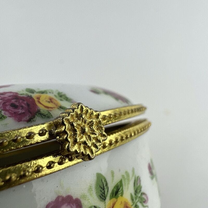 Antica Scatolina ovale vintage in porcellana portagioie porta anelli con rose Categoria  Ceramiche e Porcellane