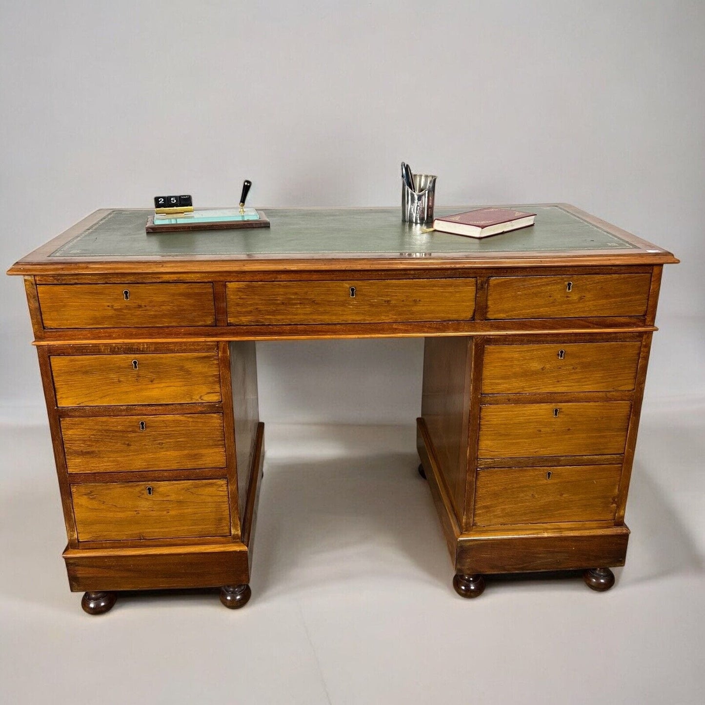 Antica scrivania scrittoio classica tavolo da ufficio epoca 800 piano in pelle Categoria Scrittoi & Ribalte