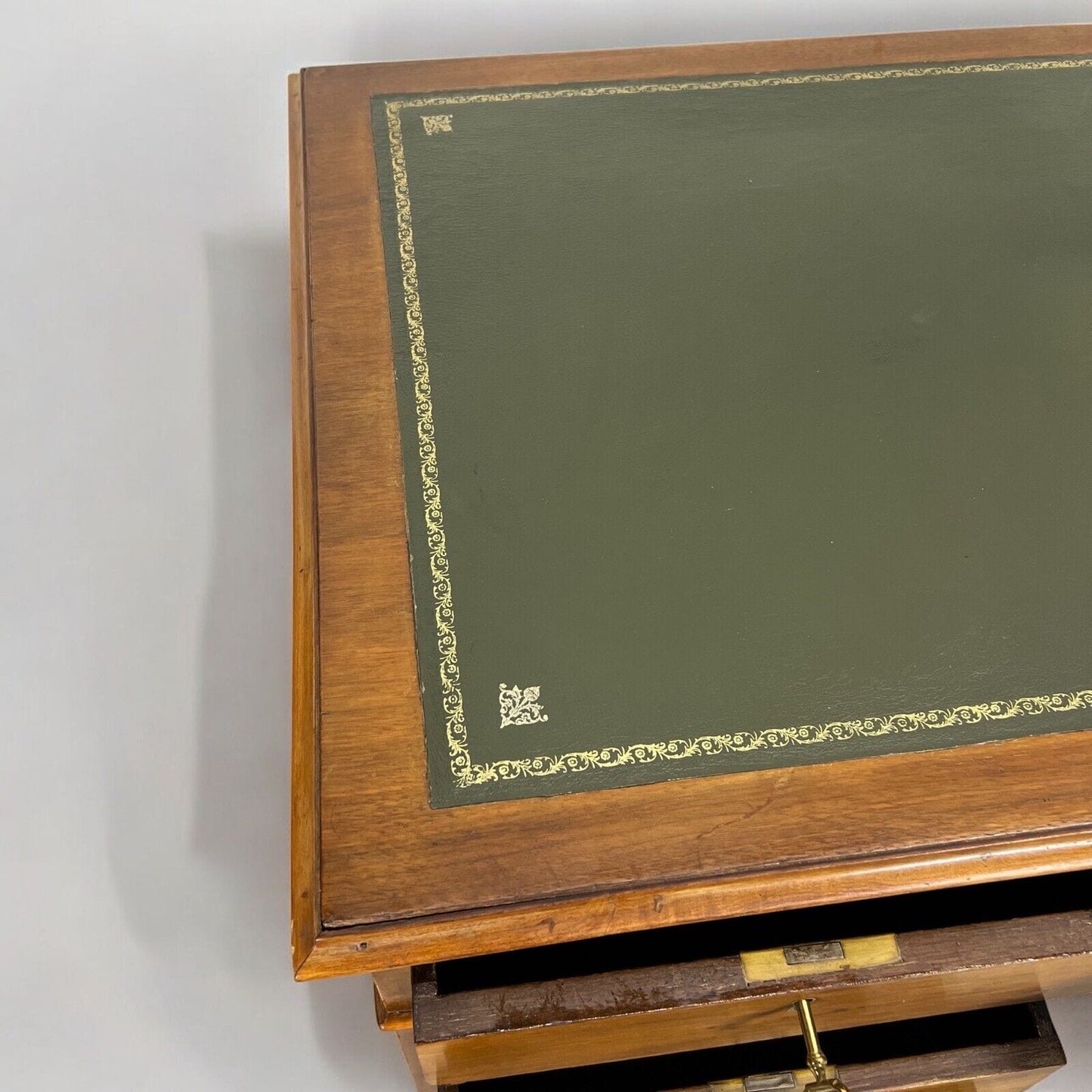 Antica scrivania scrittoio classica tavolo da ufficio epoca 800 piano in pelle Categoria Scrittoi & Ribalte