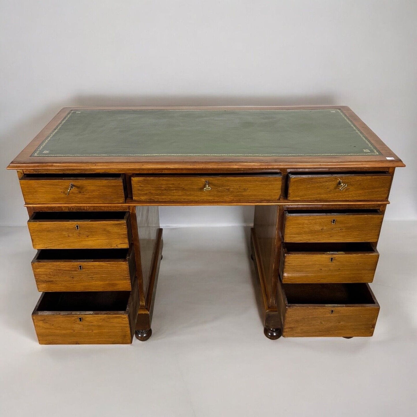 Antica scrivania scrittoio classica tavolo da ufficio epoca 800 piano in pelle Categoria Scrittoi & Ribalte