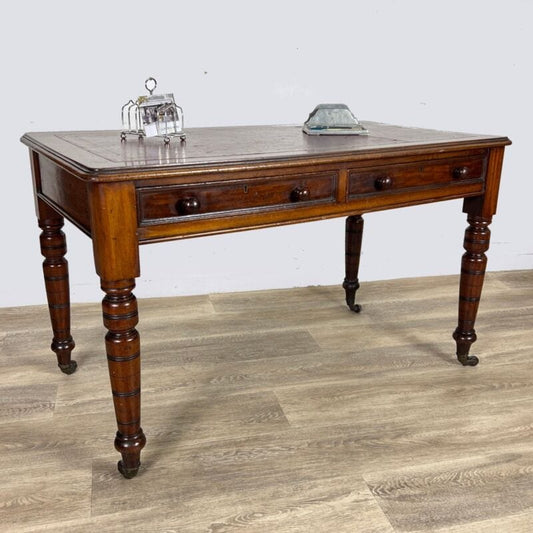 Antica scrivania scrittoio classica tavolo da ufficio in legno con piano pelle Categoria  Scrittoi & Ribalte