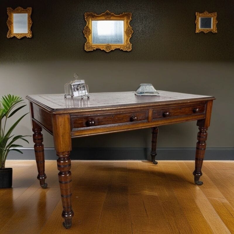 Antica scrivania scrittoio classica tavolo da ufficio in legno con piano pelle Categoria  Scrittoi & Ribalte