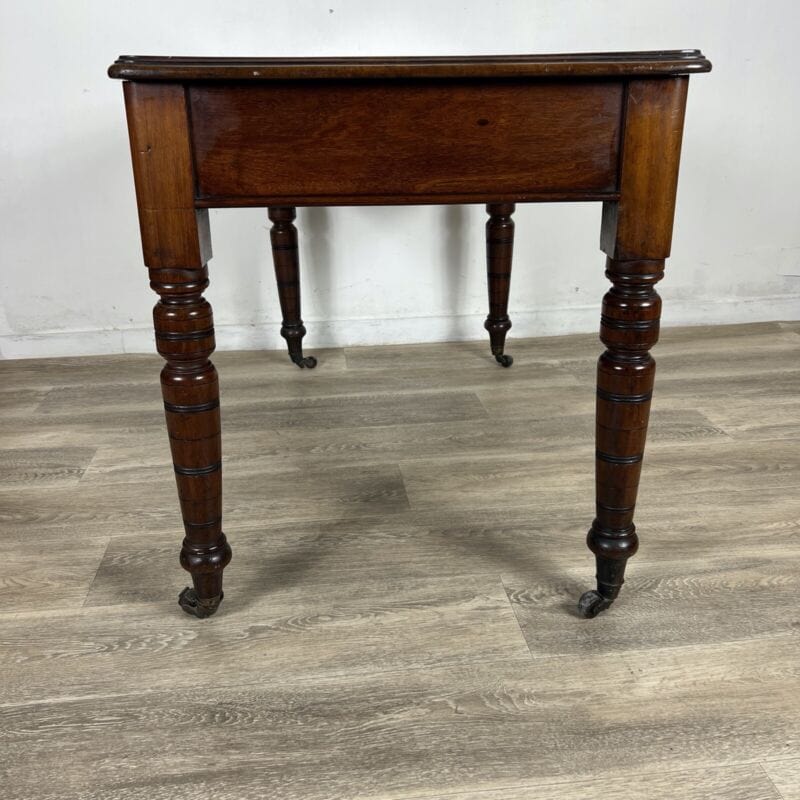 Antica scrivania scrittoio classica tavolo da ufficio in legno con piano pelle Categoria  Scrittoi & Ribalte
