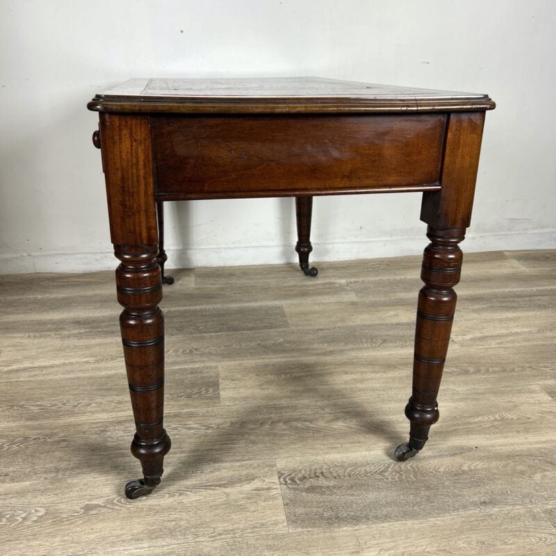 Antica scrivania scrittoio classica tavolo da ufficio in legno con piano pelle Categoria  Scrittoi & Ribalte